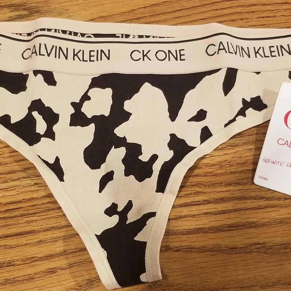Calvin Klein Thong NWT - Picture 1 of 3